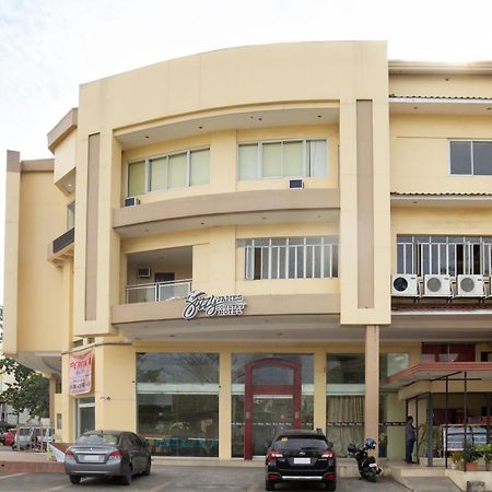 Oyo 133 Jazzy James Country Hotel 2 Davao City Exterior foto